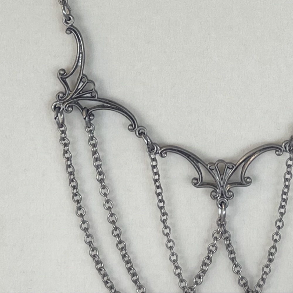 Elegant Silver Art Nouveau Chain Necklace - Picture 3 of 6